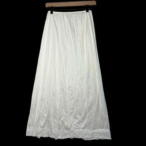 Vintage Sear The Doesn’t Slip Maxi Long Lace Ivory Half Slit Size Medium 27-29